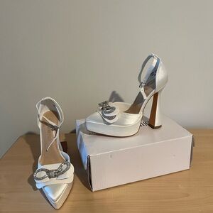 Elegant White Heels with Rhinestone Bow